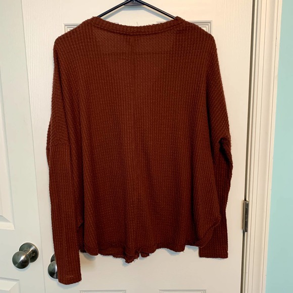 Out From Under Rust Oversized Thermal Button Front Top Women's Size Small - Picture 6 of 6